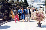 재부 동창회원 모교 방문(1977) 이미지