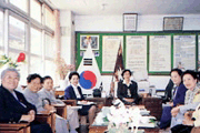 개교 73주년 동창회 총회를 마친 후 회장단 모임(1998.4) 이미지