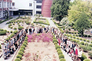 사은회를 마치고 모교 방문 48회 졸업생(1997.4.20) 이미지