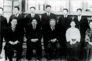 개교당시의 교직원(1926) 이미지