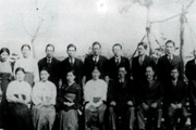 개교 10주년 당시의 교직원(1936.4) 이미지